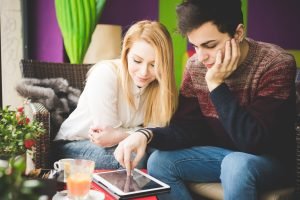 Read more about the article Online Dating Trends and Tips for 2024