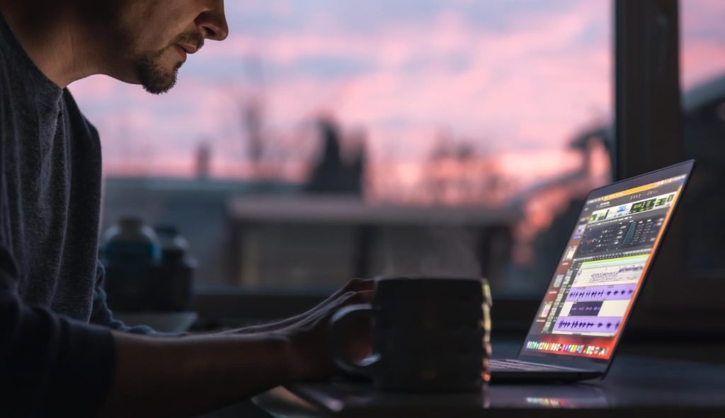 Essential Software for Content Creators: Tools of the Trade