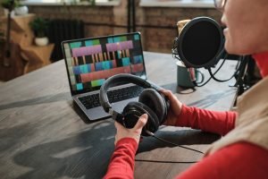 Read more about the article Music Streaming Services: A Comparative Analysis