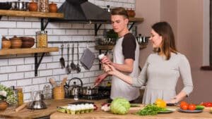 Read more about the article Mastering the Kitchen with HexClad Cookware’s 2024 Essentials