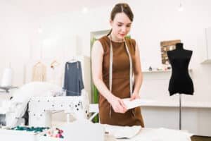 Read more about the article Fashion Forward Thinking: Theory Outlets’ 2024 Designer Wear