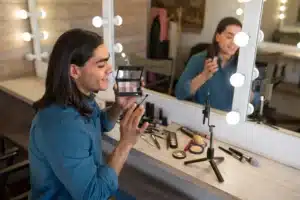 Read more about the article Experience Professional Makeup Artistry With M·A·C’s Iconic Cosmetics