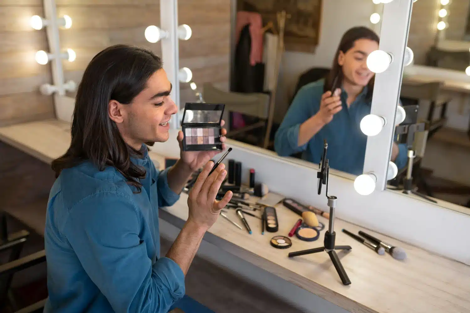 Read more about the article Experience Professional Makeup Artistry With M·A·C’s Iconic Cosmetics