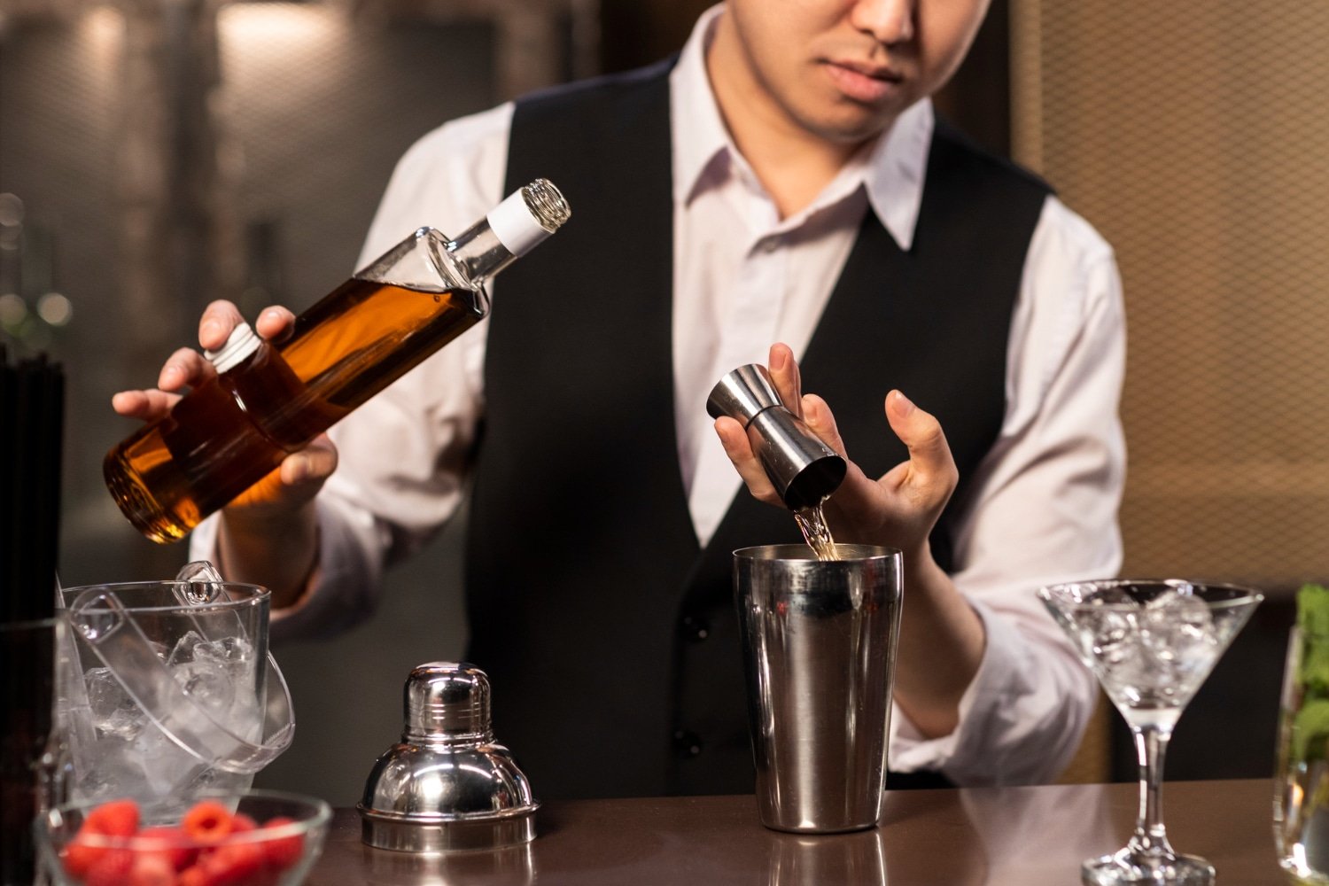Read more about the article Sip Responsibly with Caskers: Curated Selection of Fine Spirits Delivered in 2024
