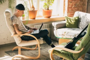 Read more about the article Work from Home Comfortably with FlexiSpot UK’s Ergonomic Solutions