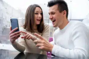 Read more about the article Find the Best Mobile Deals at Mobiles.co.uk