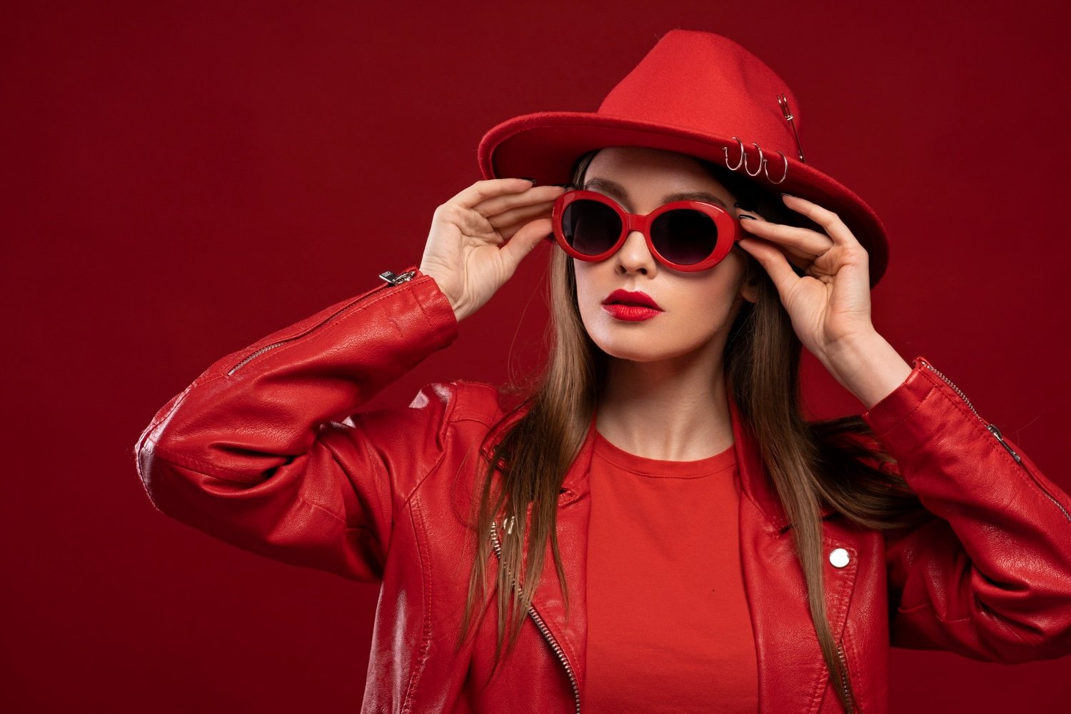 REDTOP: The Best Modern Fashion Trends for Confident and Stylish Women